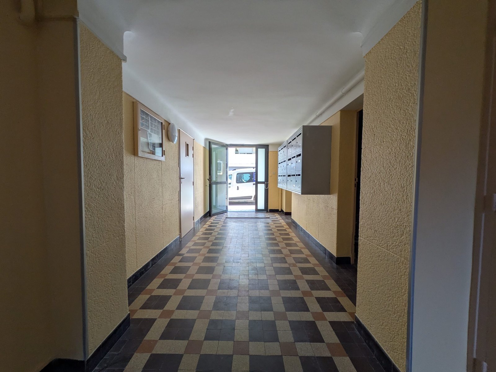 peinture parties communes bd des freres godchot 13005 Marseille