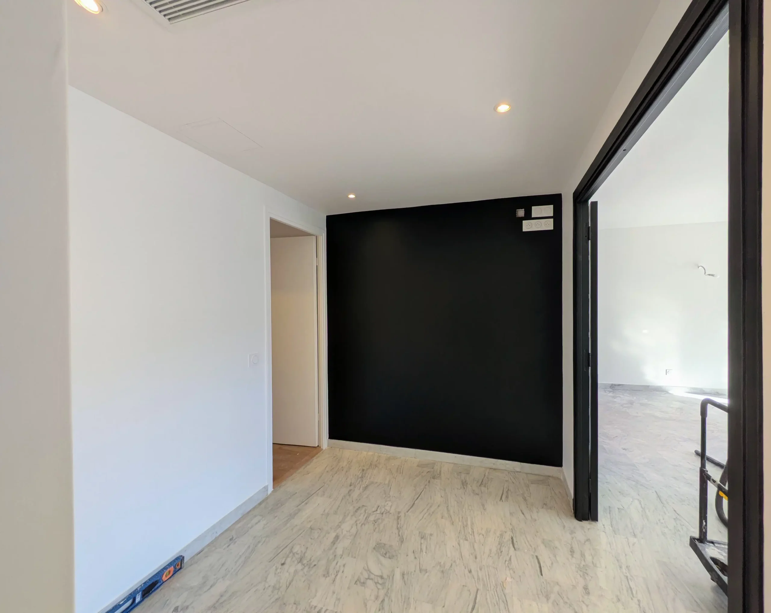 peintre 13006 Peinture d'un hall d'entrée noir et blanc, peinture impeccable 13006 marseille